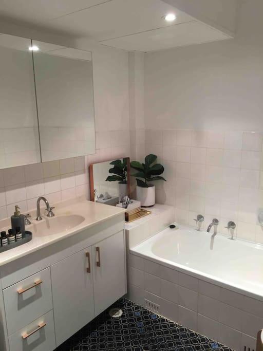 Апартаменты Harbourside Style, 2 Bed, A/C, Pool -Elizabeth Bay Сидней Экстерьер фото